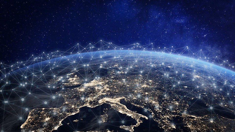 رئیس رگولاتوری برای تدوین مقررات ارائه اینترنت ماهواره‌ای اعلام آمادگی کرد